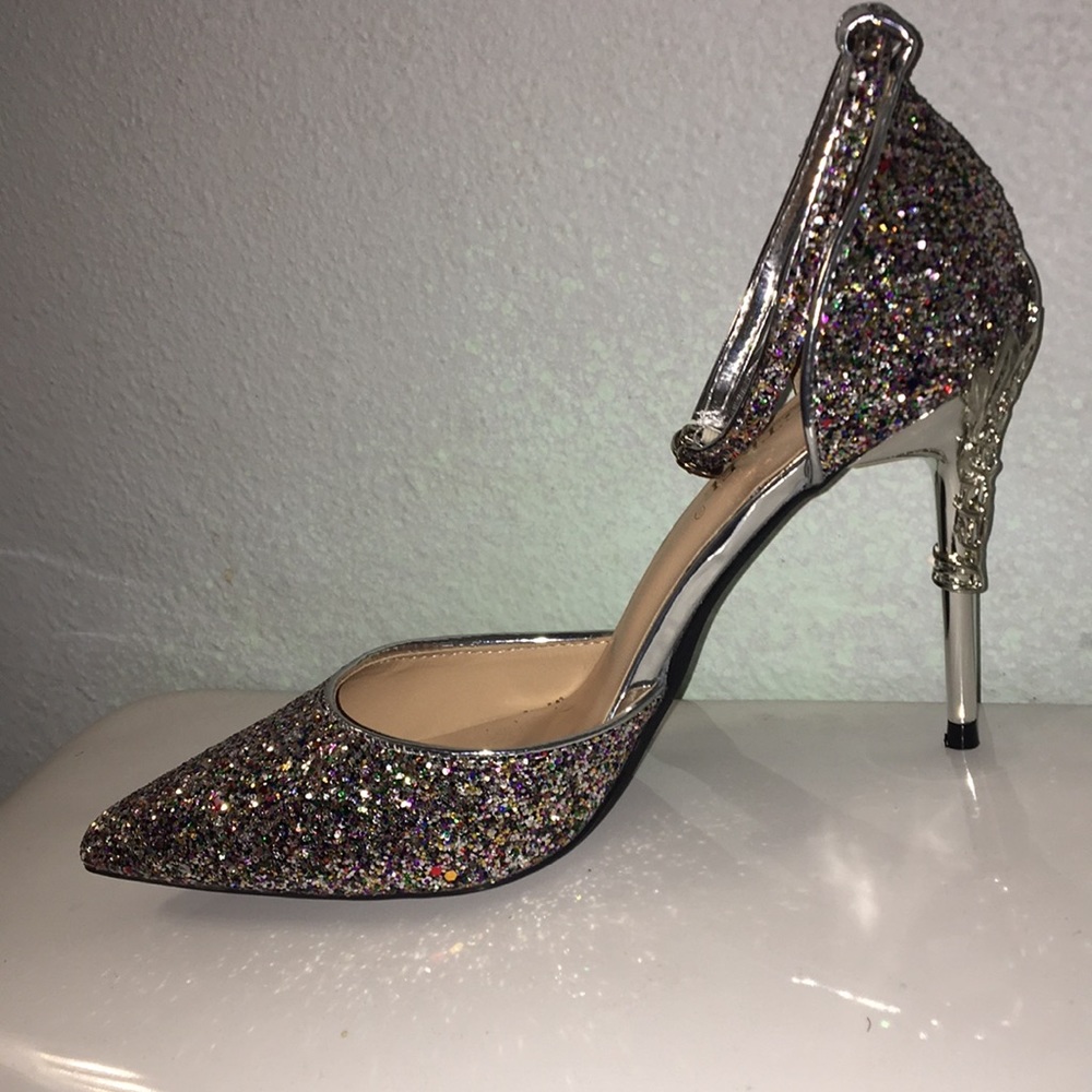 Heels - Picture 2 of 4